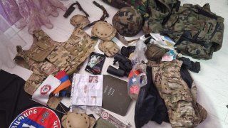 В ходе обысков, проведенных в Отделе Полиции Нор-Норка в рамках производства по делу о терроризме, были обнаружены оружие и боеприпасы: схемы, документы: в отношении трех человек подано ходатайство о возбуждении уголовного преследования